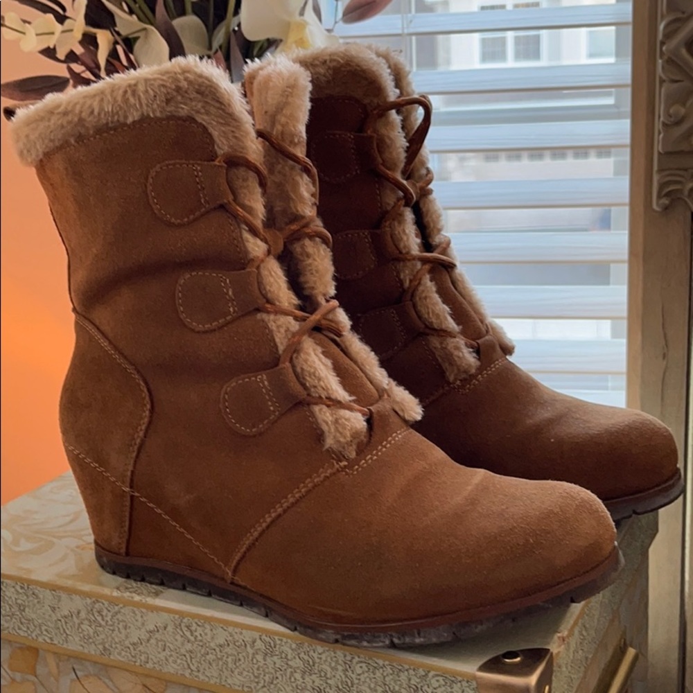 BareTraps Brown Wedge Booties🤎